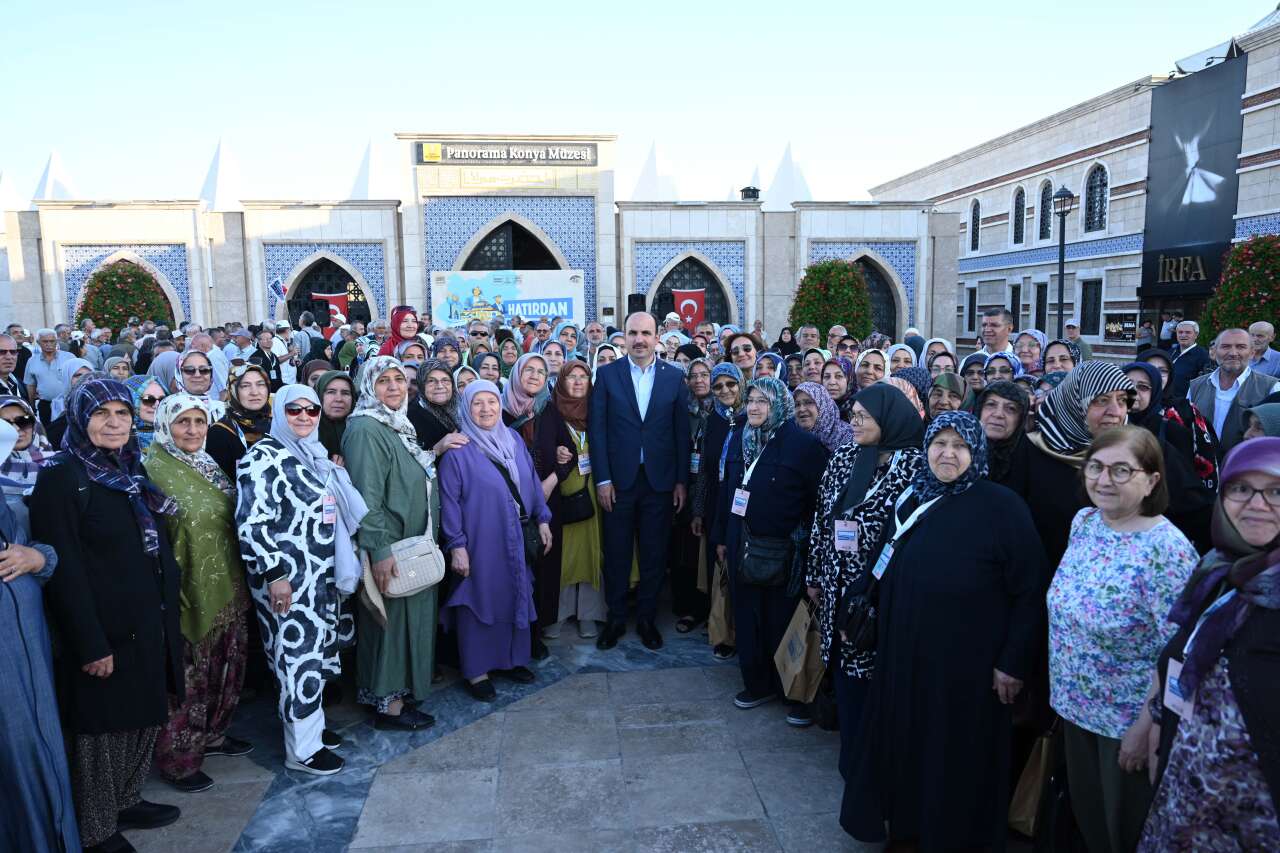 Konya'da emeklilere ücretsiz gezi! 4 bin 556 kişi tarihi yeniden keşfetti 10